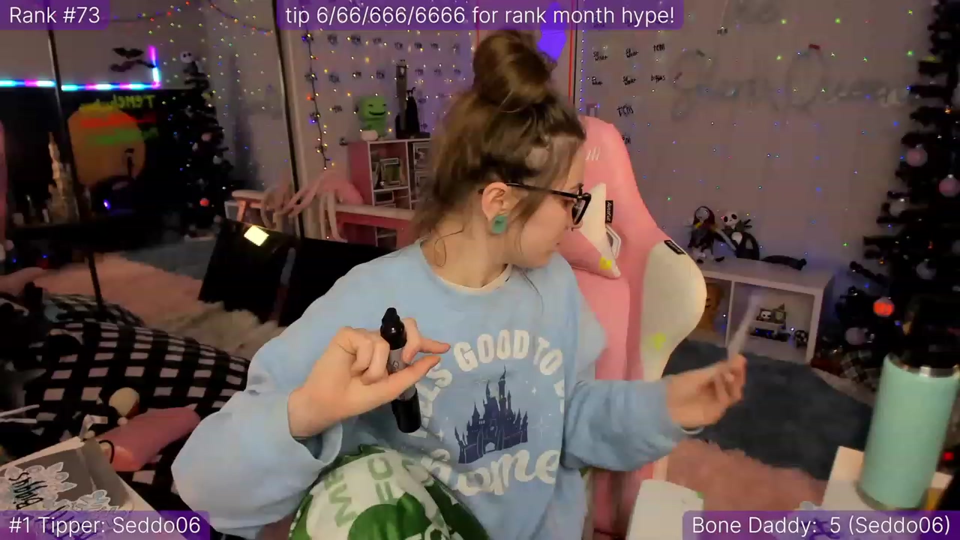 Gallery image thumbnail from TheSharkQueen's myfreecams stream on, 12/09/2022, 09:34 image 3 of 20