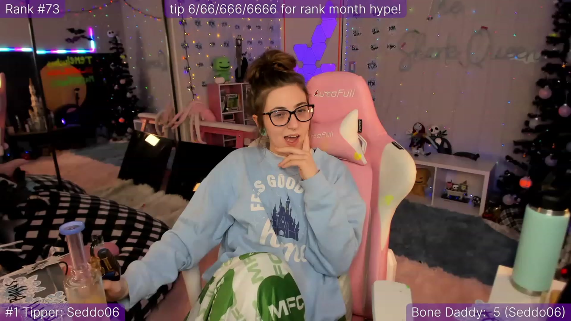 Gallery image thumbnail from TheSharkQueen's myfreecams stream on, 12/09/2022, 09:34 image 4 of 20