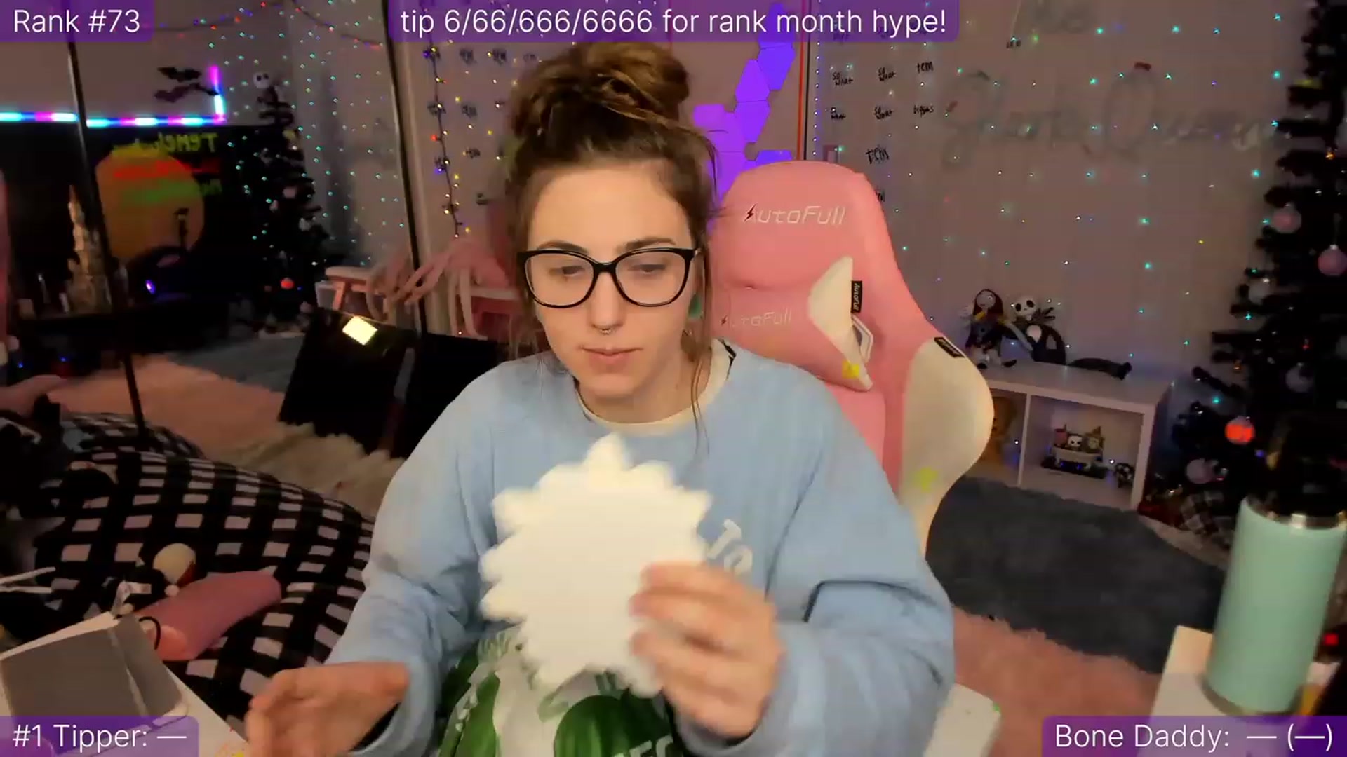 Gallery image thumbnail from TheSharkQueen's myfreecams stream on, 12/09/2022, 09:34 image 2 of 20