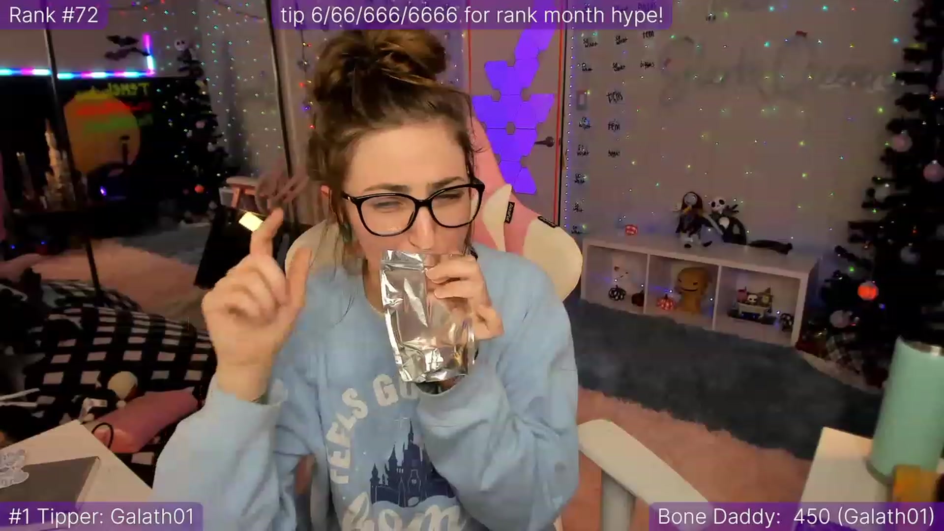 Gallery image thumbnail from TheSharkQueen's myfreecams stream on, 12/09/2022, 12:10 image 8 of 20
