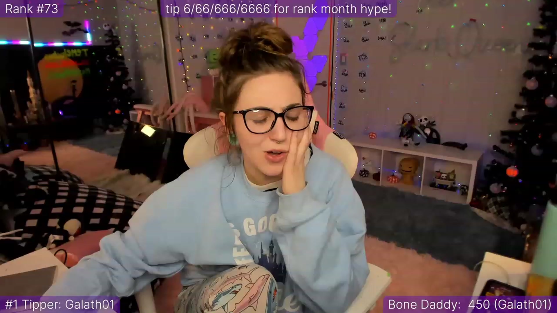 Gallery image thumbnail from TheSharkQueen's myfreecams stream on, 12/09/2022, 12:10 image 5 of 20