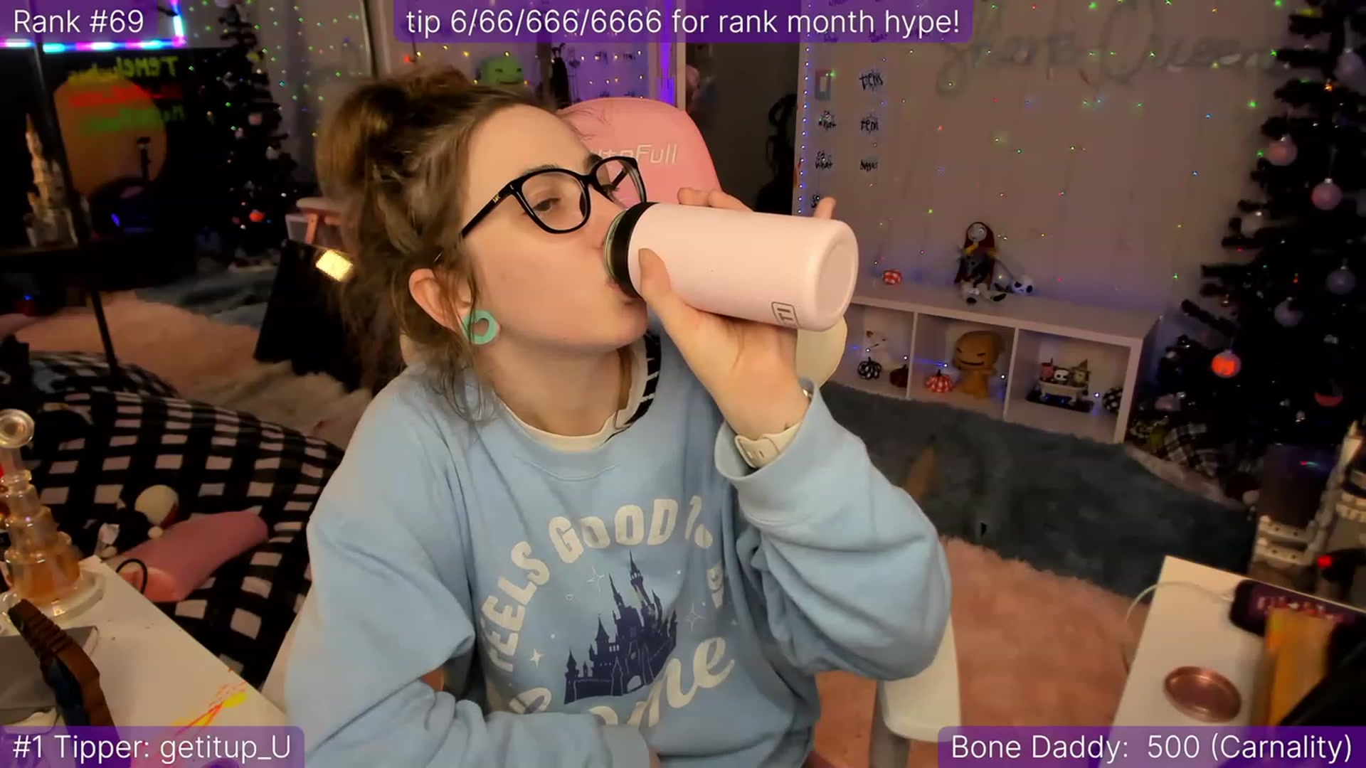 Gallery image thumbnail from TheSharkQueen's myfreecams stream on, 12/09/2022, 13:57 image 10 of 20