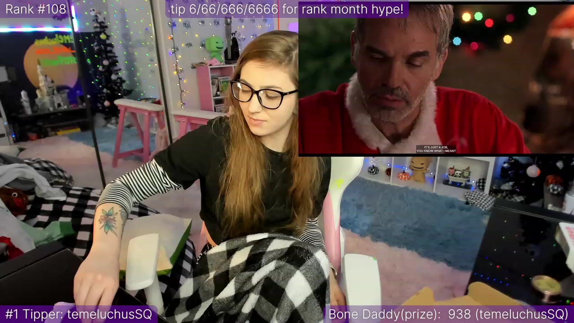 Gallery image thumbnail from TheSharkQueen's myfreecams stream on, 12/15/2022, 05:20 image 1 of 20