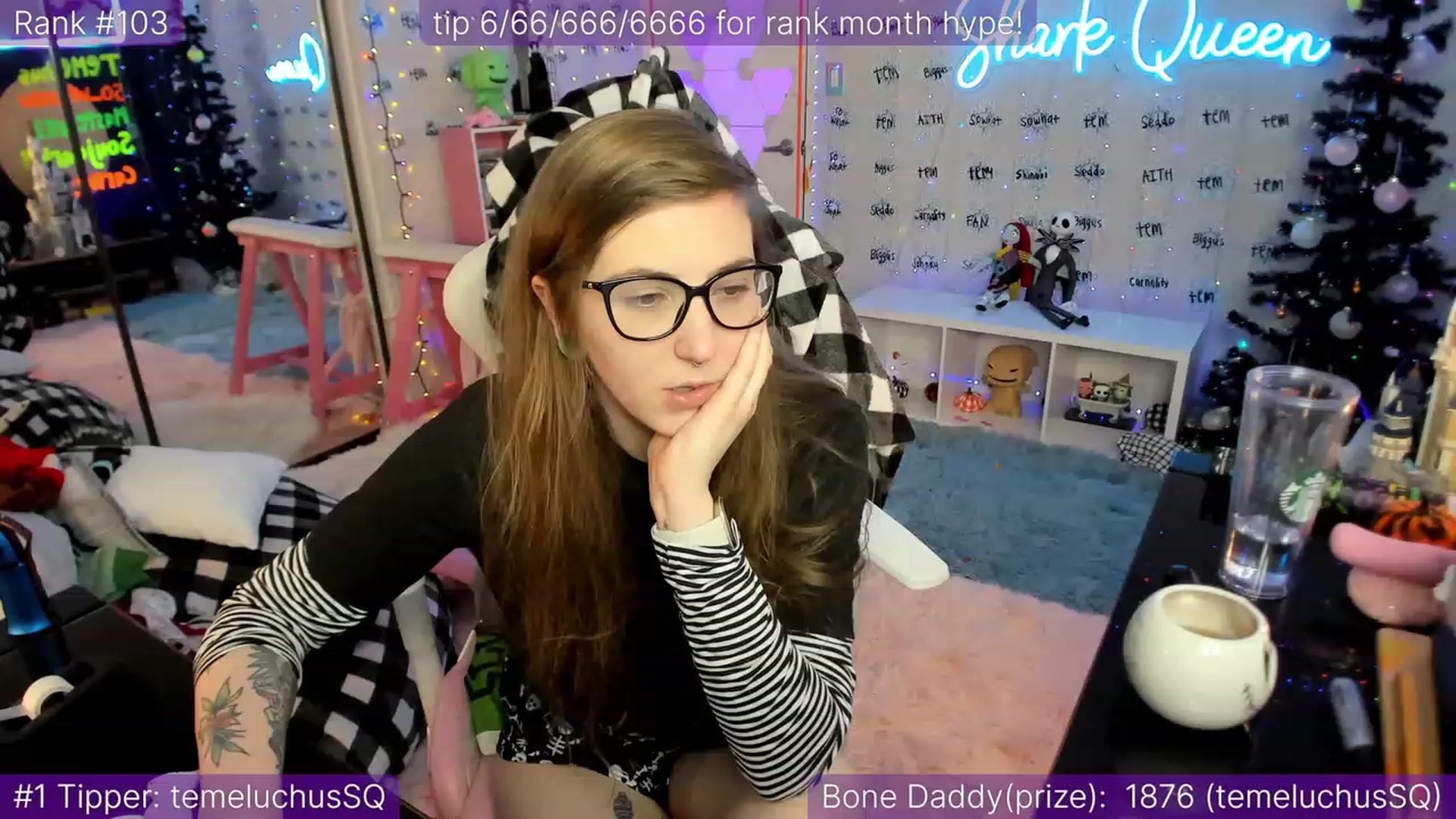 Gallery image thumbnail from TheSharkQueen's myfreecams stream on, 12/15/2022, 05:58 image 19 of 20