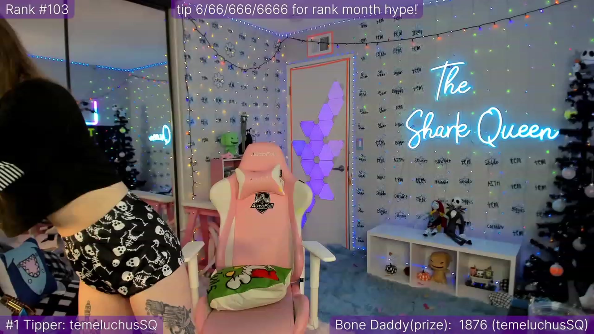 Gallery image thumbnail from TheSharkQueen's myfreecams stream on, 12/15/2022, 05:58 image 5 of 20