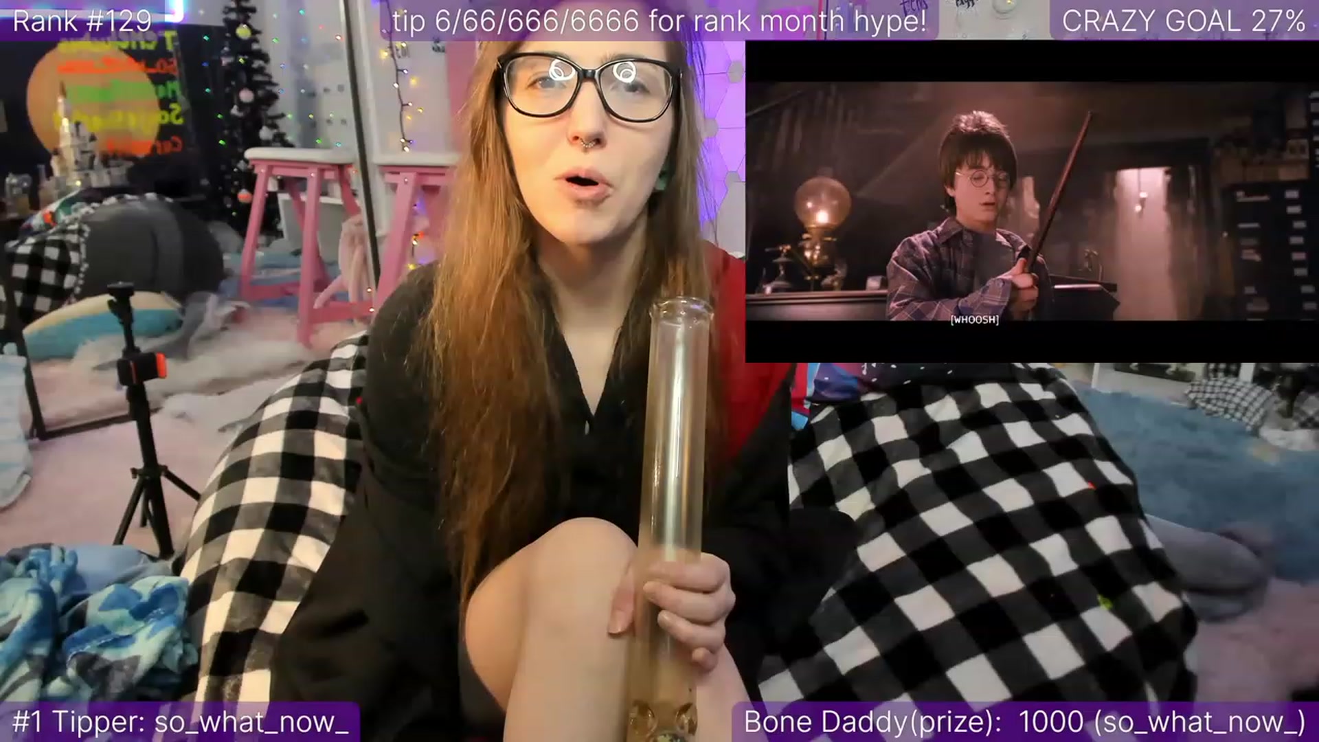 Gallery image thumbnail from TheSharkQueen's myfreecams stream on, 12/21/2022, 24:02 image 8 of 20
