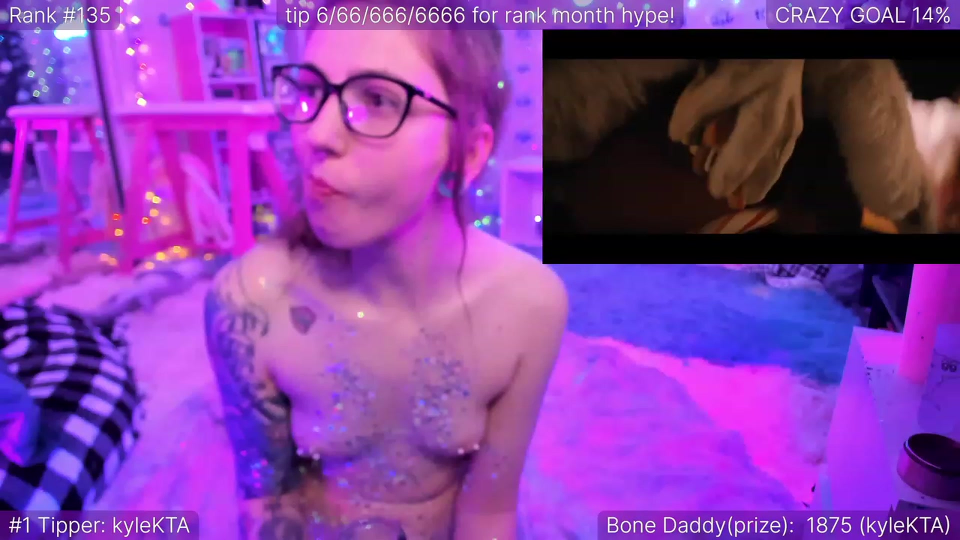 Gallery image thumbnail from TheSharkQueen's myfreecams stream on, 12/24/2022, 08:10 image 13 of 20