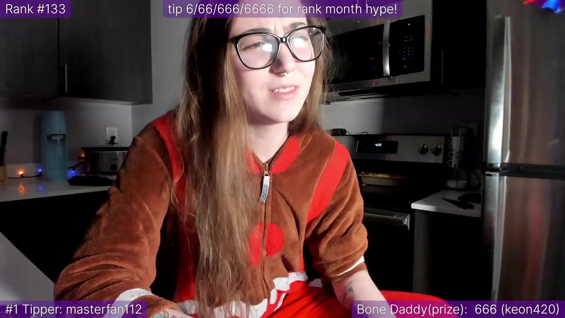 Gallery image thumbnail from TheSharkQueen's myfreecams stream on, 12/26/2022, 03:06 image 18 of 20