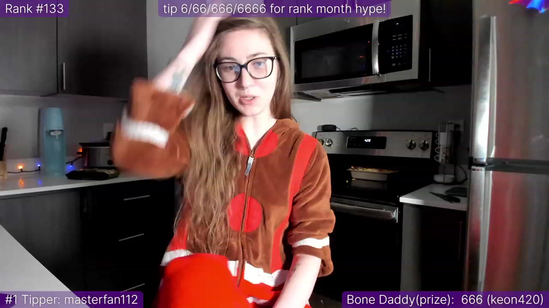 Gallery image thumbnail from TheSharkQueen's myfreecams stream on, 12/26/2022, 03:06 image 17 of 20