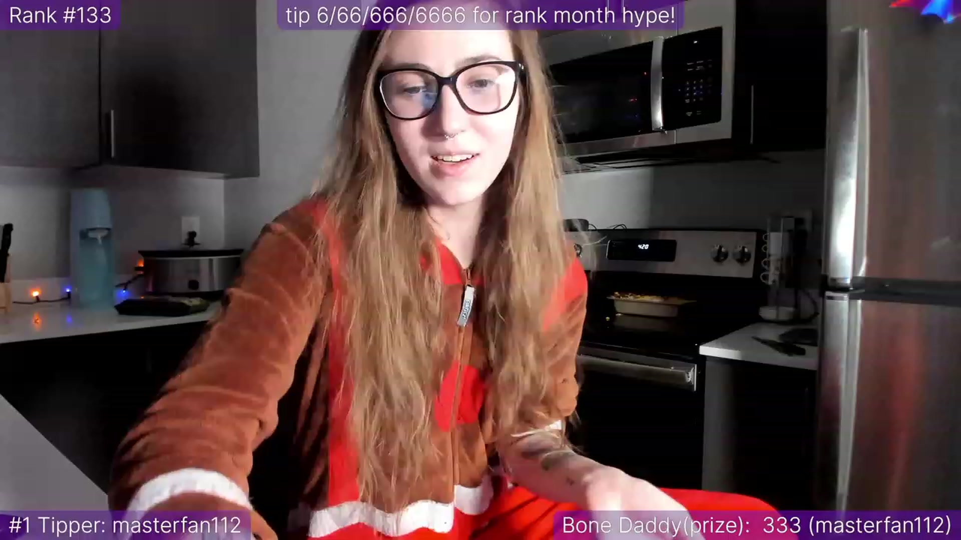 Gallery image thumbnail from TheSharkQueen's myfreecams stream on, 12/26/2022, 03:06 image 16 of 20