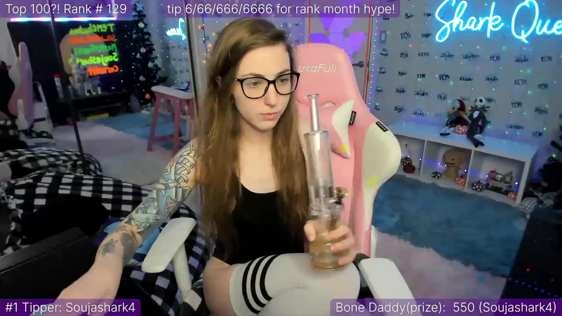 Gallery image thumbnail from TheSharkQueen's myfreecams stream on, 12/30/2022, 03:19 image 20 of 20