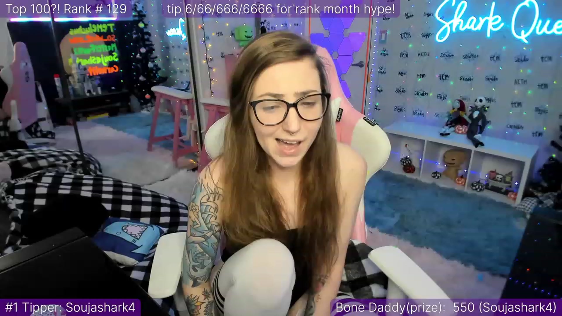 Gallery image thumbnail from TheSharkQueen's myfreecams stream on, 12/30/2022, 03:19 image 19 of 20