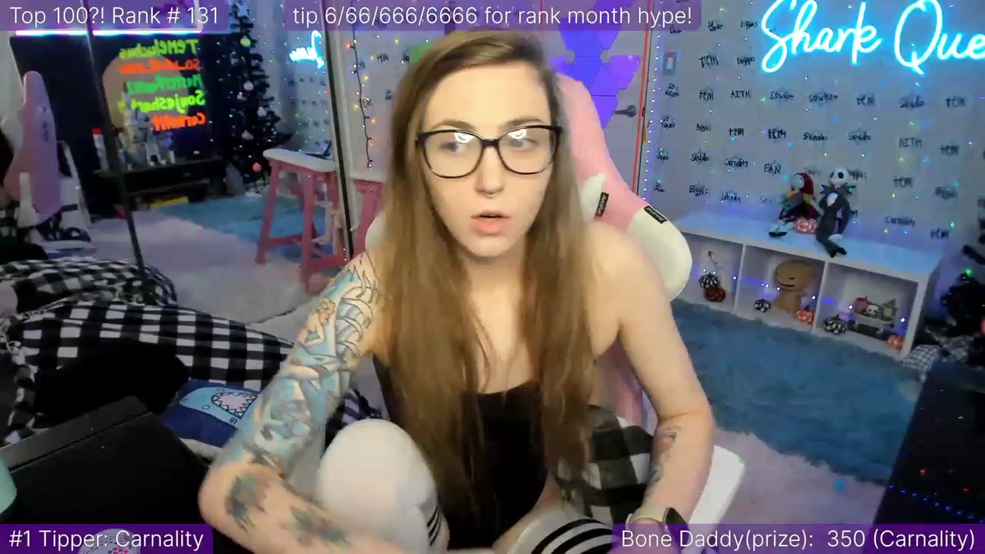 Gallery image thumbnail from TheSharkQueen's myfreecams stream on, 12/30/2022, 03:19 image 15 of 20