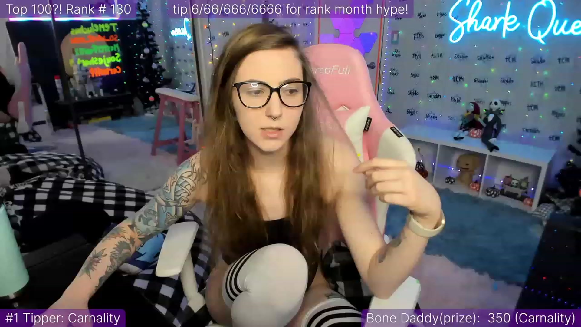 Gallery image thumbnail from TheSharkQueen's myfreecams stream on, 12/30/2022, 03:19 image 6 of 20