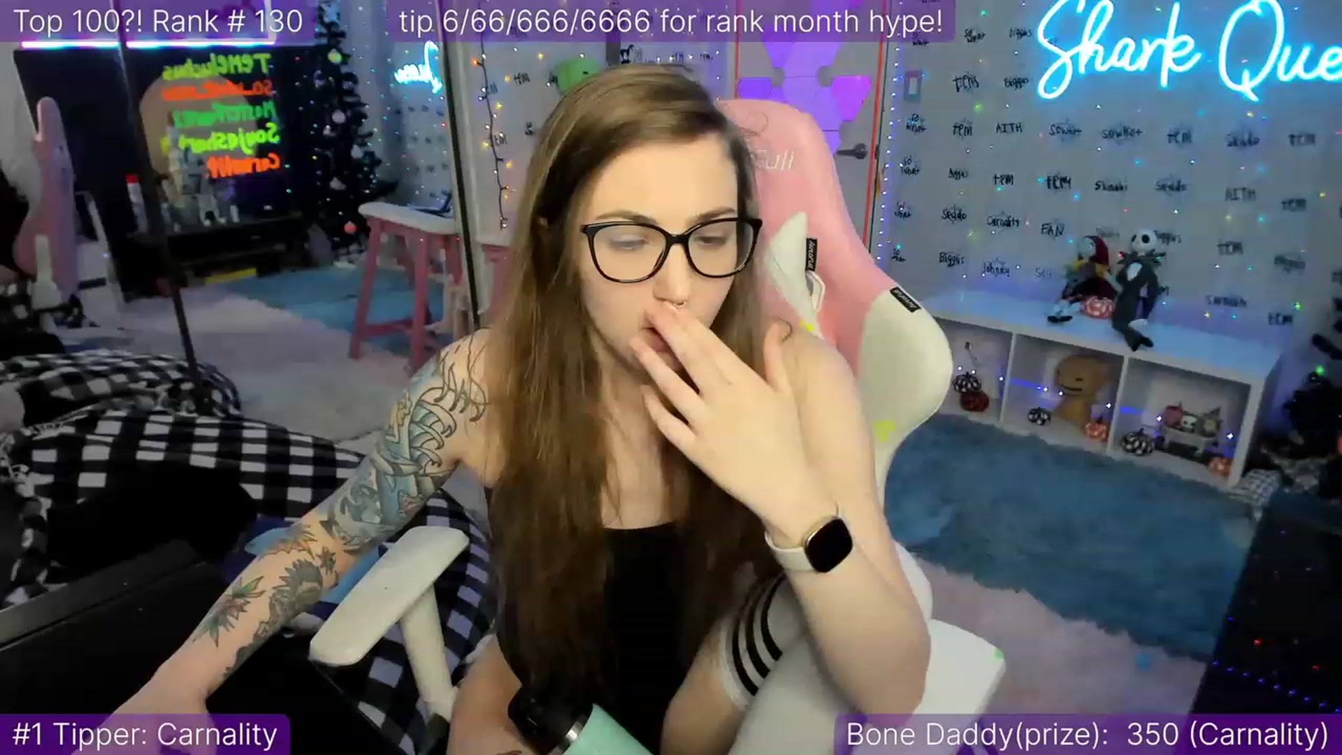 Gallery image thumbnail from TheSharkQueen's myfreecams stream on, 12/30/2022, 03:19 image 1 of 20
