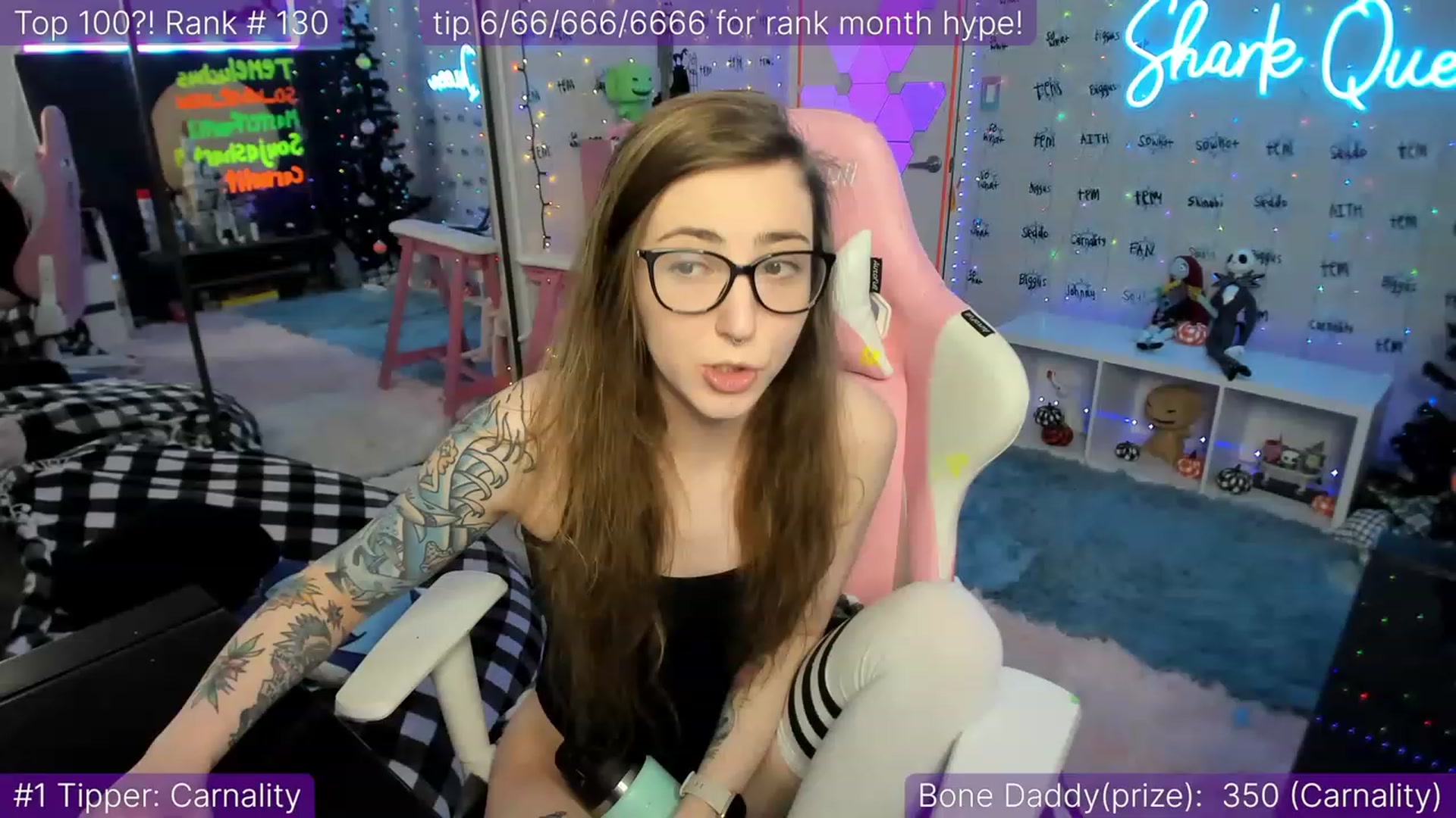 Gallery image thumbnail from TheSharkQueen's myfreecams stream on, 12/30/2022, 03:19 image 2 of 20