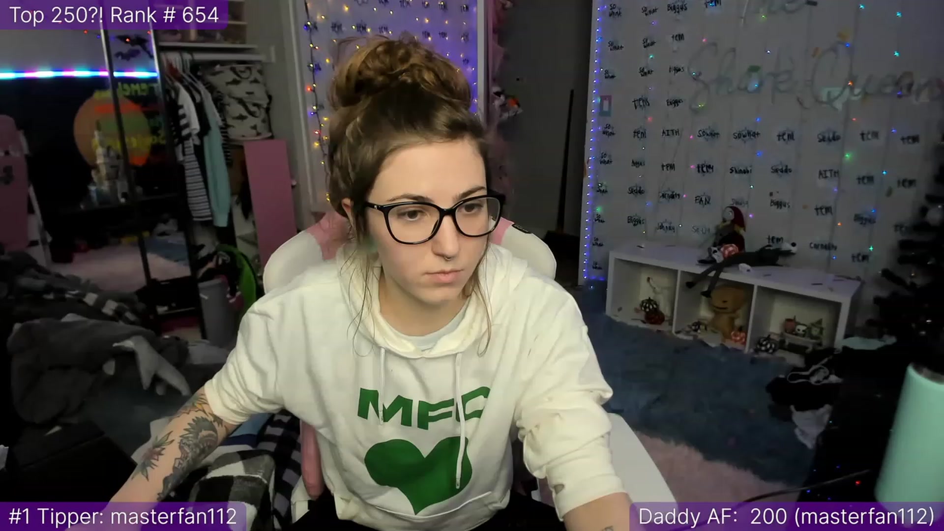 Gallery image thumbnail from TheSharkQueen's myfreecams stream on, 01/03/2023, 01:01 image 1 of 20
