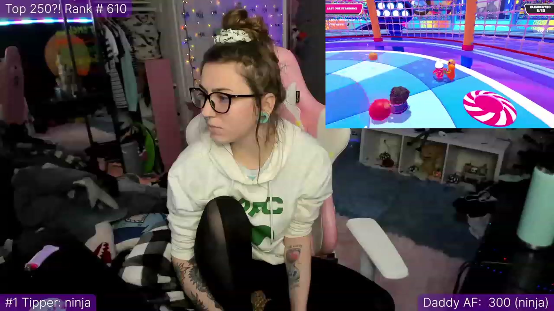 Gallery image thumbnail from TheSharkQueen's myfreecams stream on, 01/03/2023, 01:01 image 16 of 20