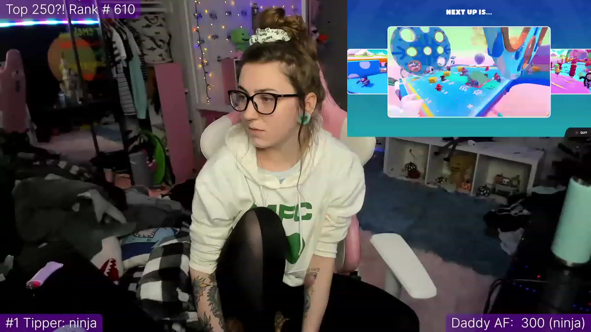 Gallery image thumbnail from TheSharkQueen's myfreecams stream on, 01/03/2023, 01:01 image 15 of 20