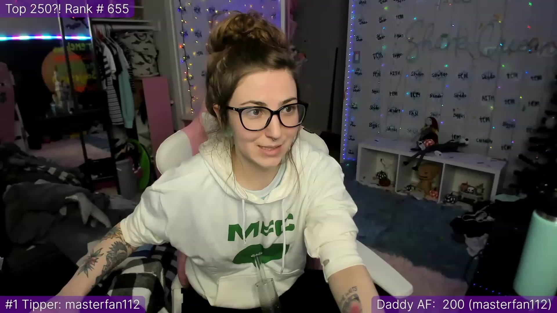 Gallery image thumbnail from TheSharkQueen's myfreecams stream on, 01/03/2023, 01:01 image 2 of 20