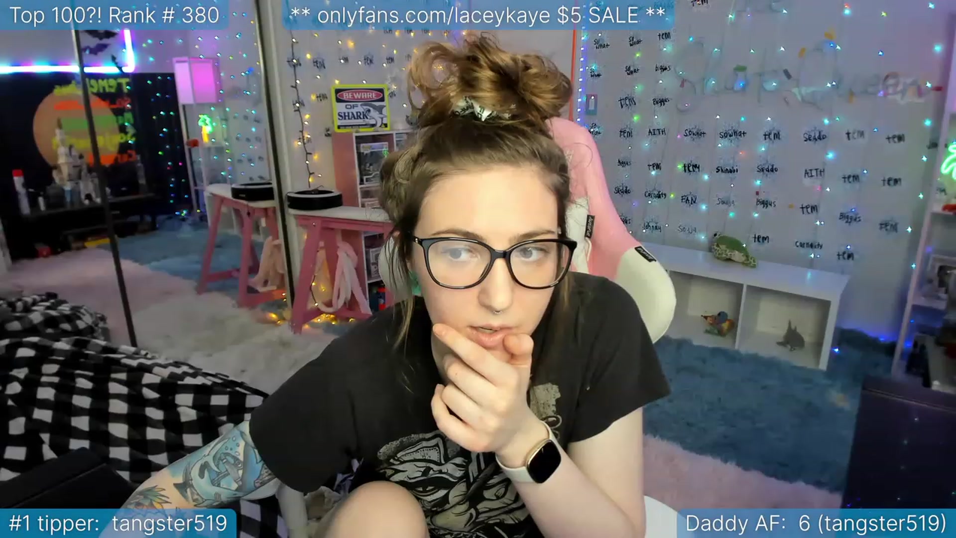 Gallery image thumbnail from TheSharkQueen's myfreecams stream on, 01/14/2023, 02:34 image 12 of 20