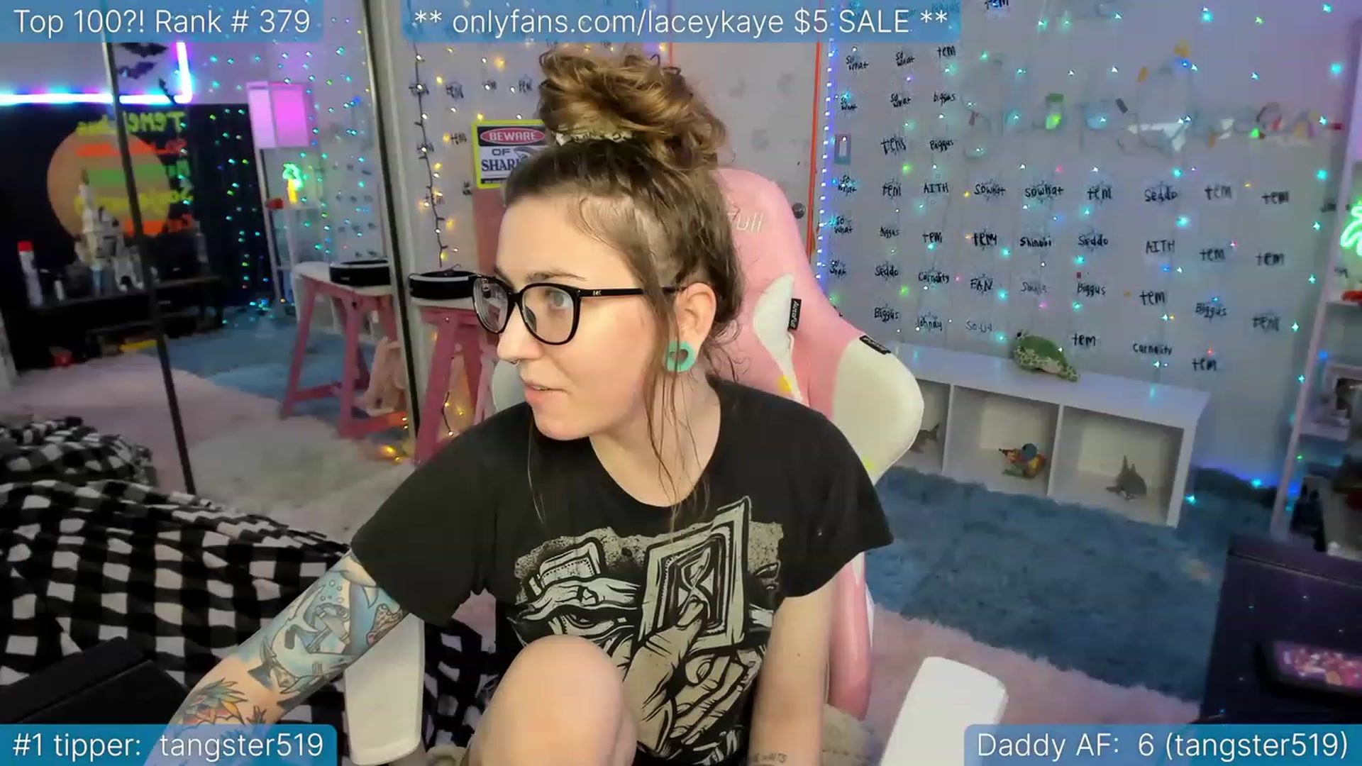 Gallery image thumbnail from TheSharkQueen's myfreecams stream on, 01/14/2023, 02:34 image 4 of 20