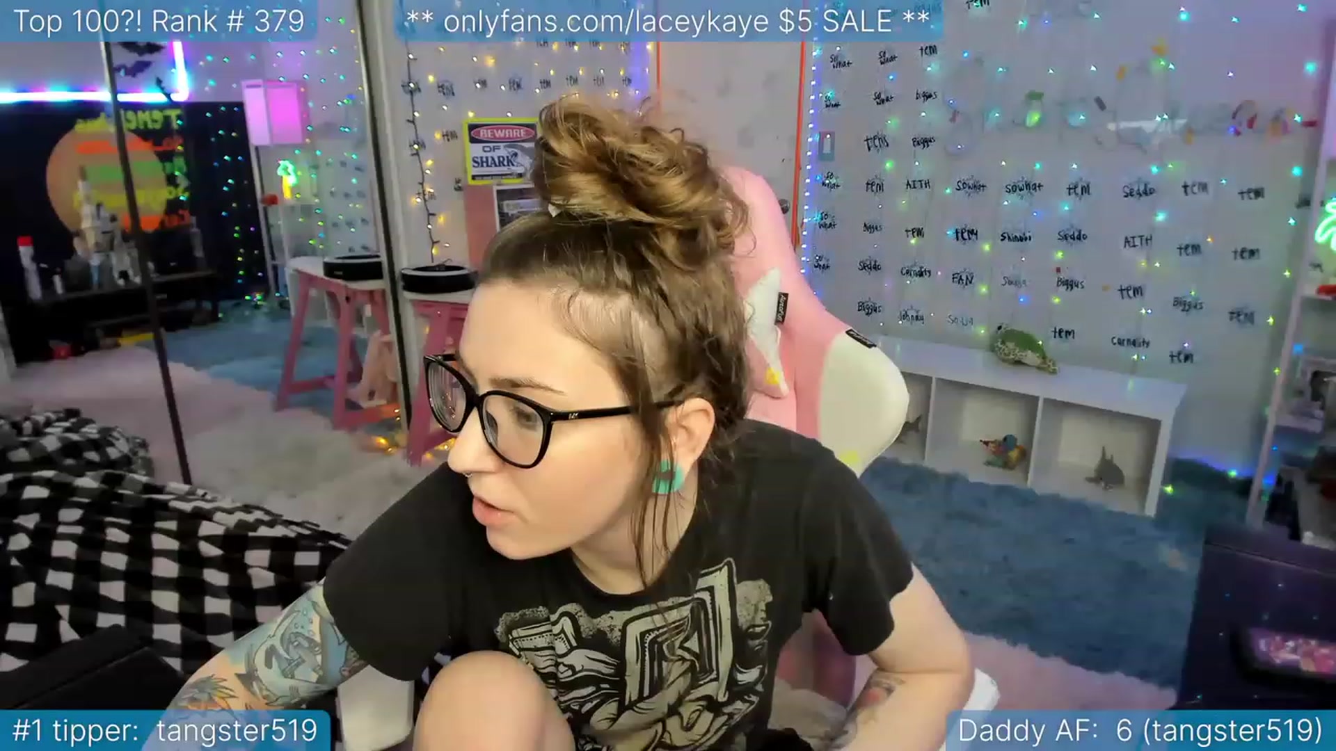 Gallery image thumbnail from TheSharkQueen's myfreecams stream on, 01/14/2023, 02:34 image 5 of 20