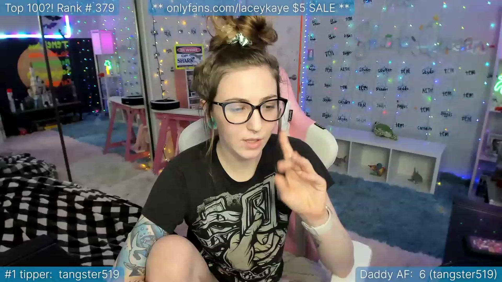 Gallery image thumbnail from TheSharkQueen's myfreecams stream on, 01/14/2023, 02:34 image 2 of 20