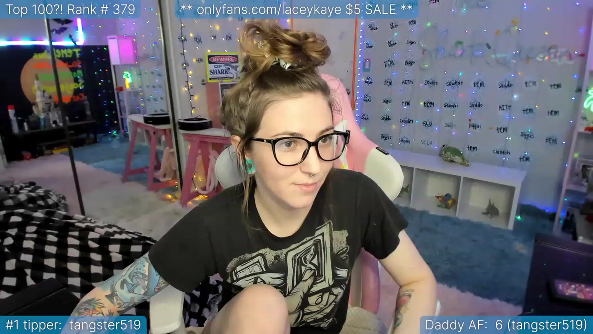 Gallery image thumbnail from TheSharkQueen's myfreecams stream on, 01/14/2023, 02:34 image 3 of 20