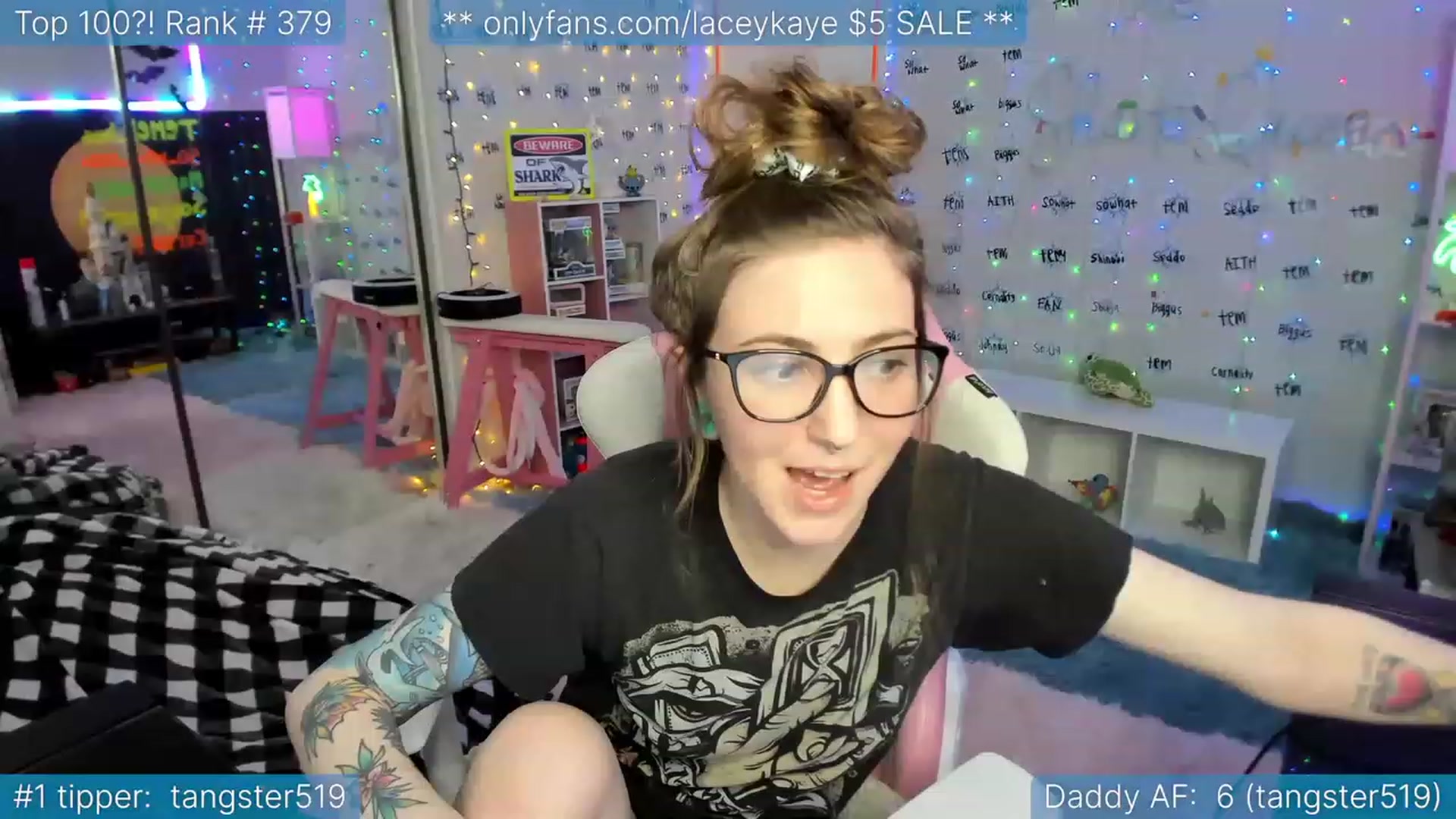 Gallery image thumbnail from TheSharkQueen's myfreecams stream on, 01/14/2023, 02:34 image 8 of 20