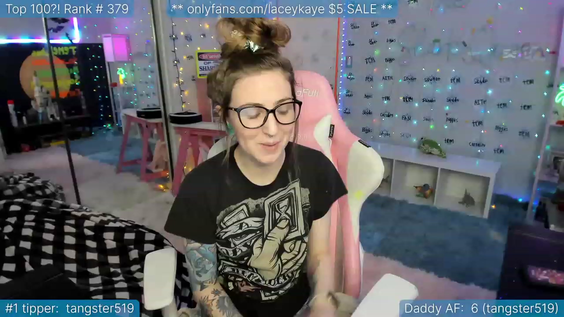 Gallery image thumbnail from TheSharkQueen's myfreecams stream on, 01/14/2023, 02:34 image 1 of 20
