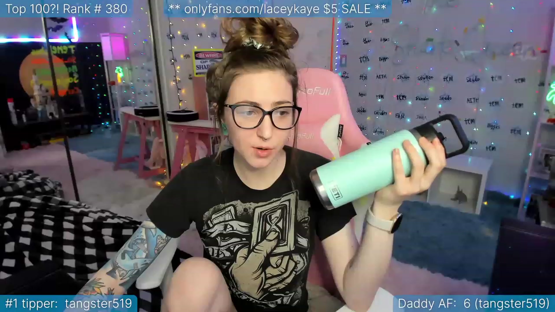 Gallery image thumbnail from TheSharkQueen's myfreecams stream on, 01/14/2023, 02:34 image 11 of 20