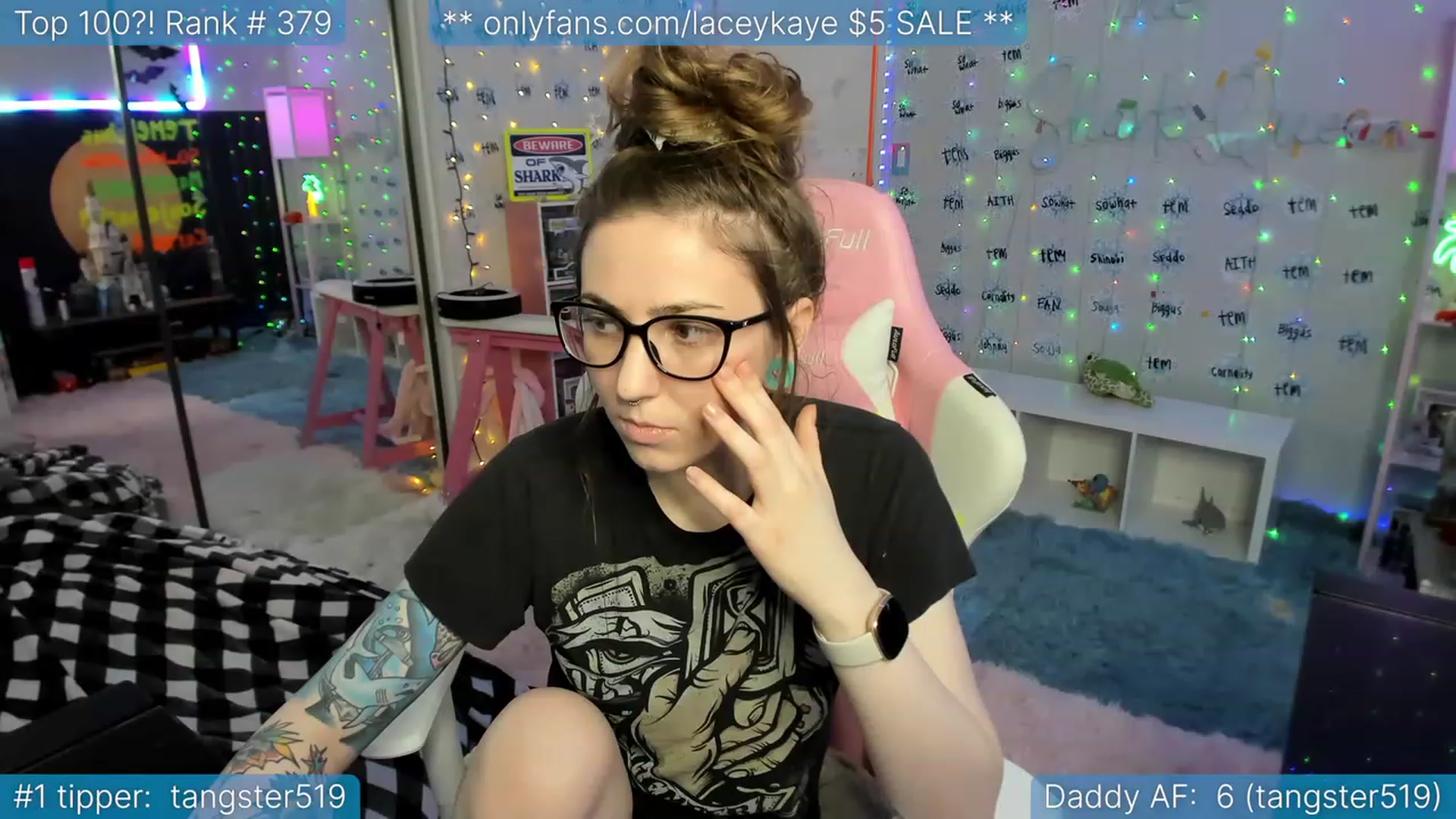 Gallery image thumbnail from TheSharkQueen's myfreecams stream on, 01/14/2023, 02:34 image 9 of 20