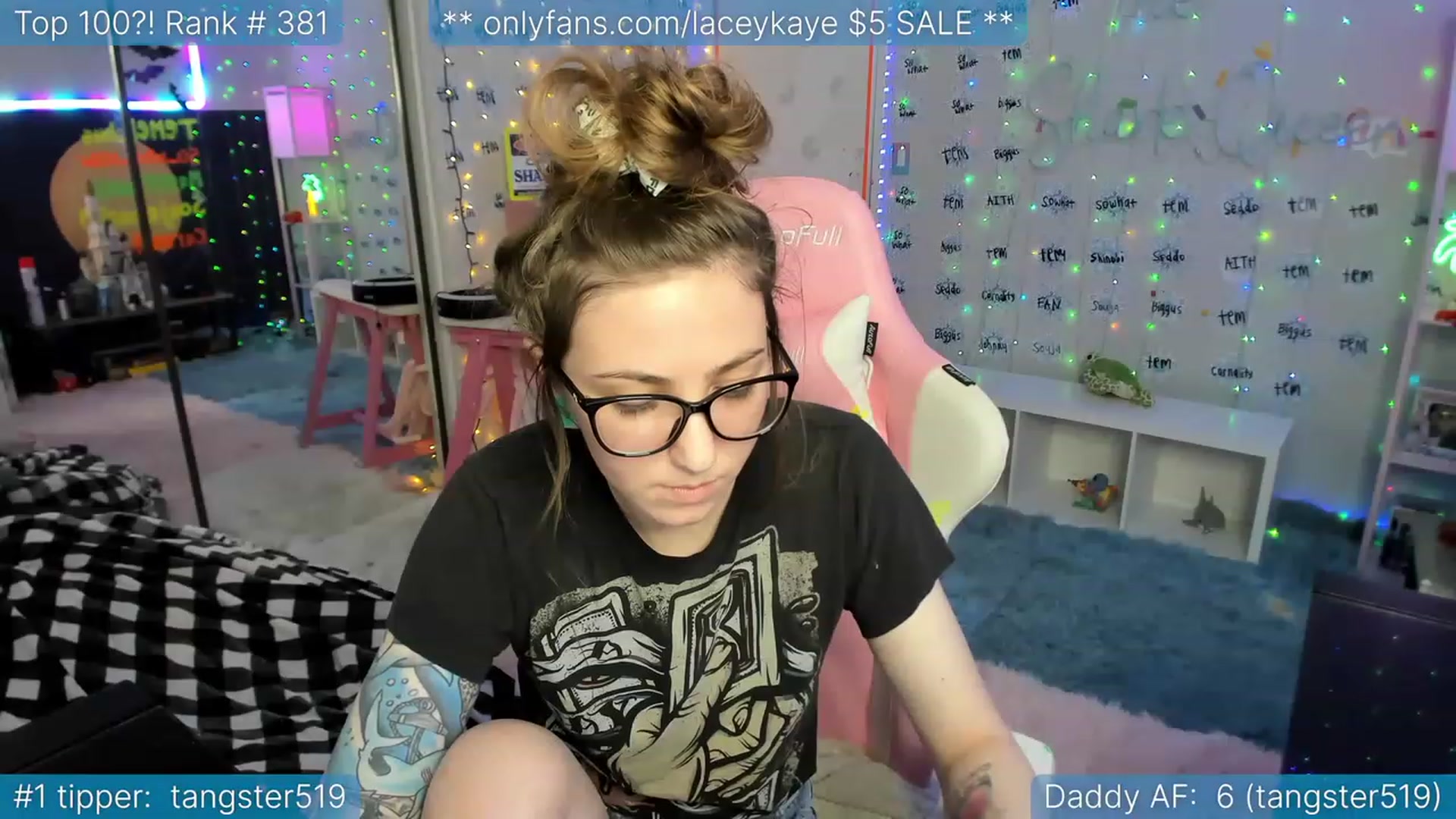 Gallery image thumbnail from TheSharkQueen's myfreecams stream on, 01/14/2023, 02:34 image 19 of 20