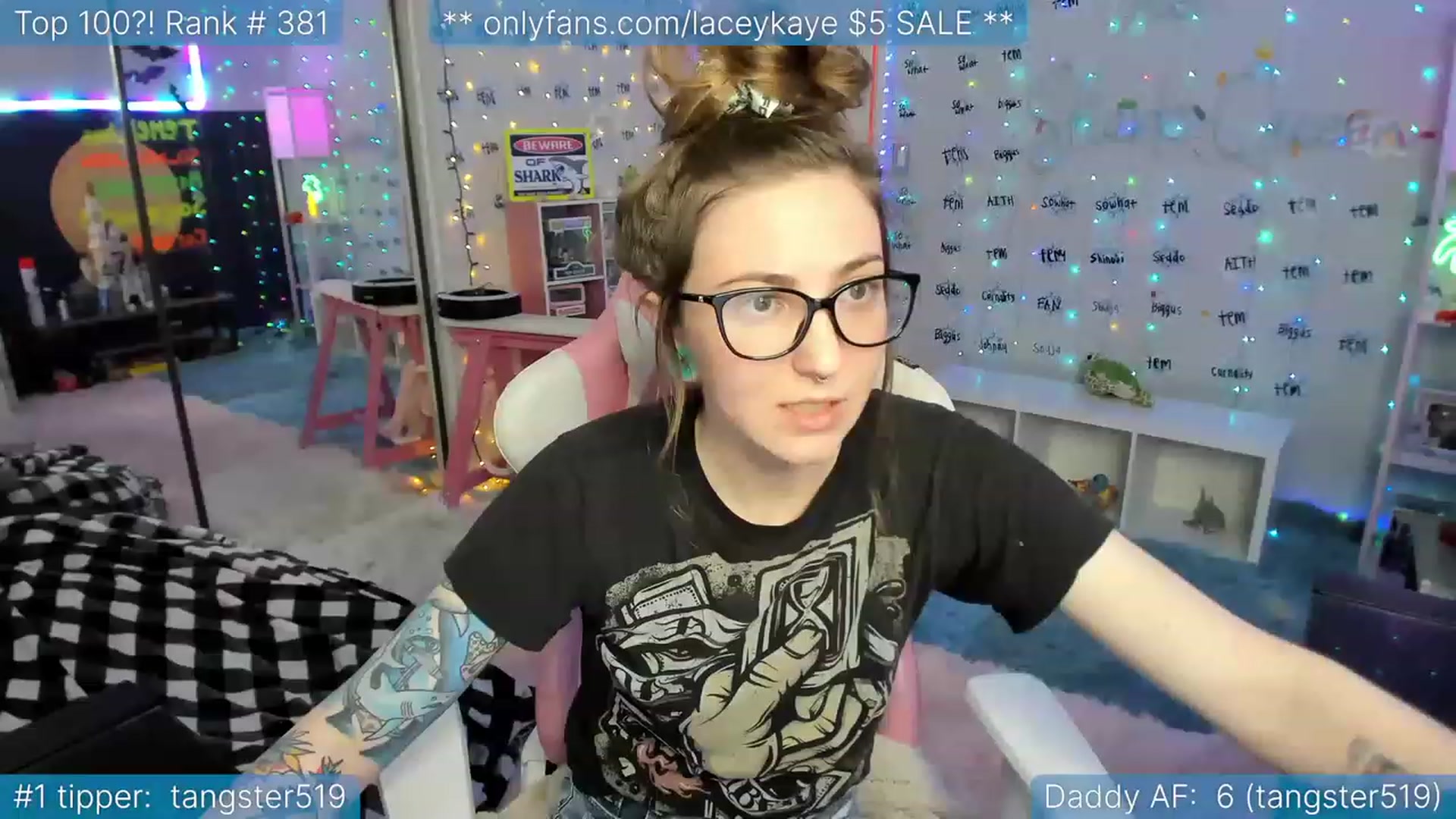 Gallery image thumbnail from TheSharkQueen's myfreecams stream on, 01/14/2023, 02:34 image 15 of 20