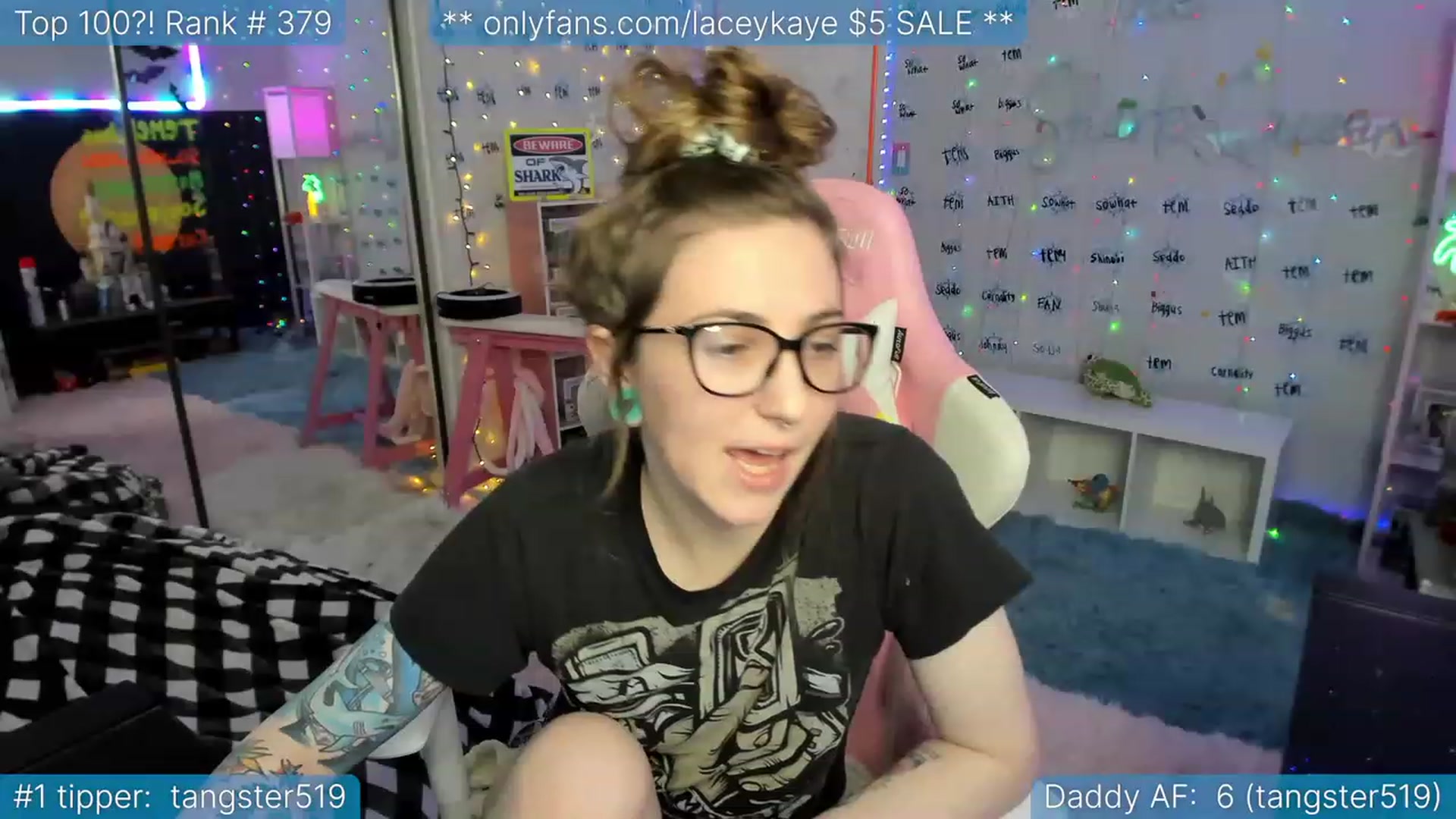 Gallery image thumbnail from TheSharkQueen's myfreecams stream on, 01/14/2023, 02:34 image 10 of 20