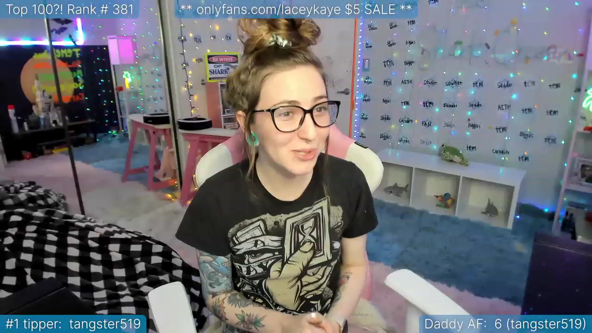 Gallery image thumbnail from TheSharkQueen's myfreecams stream on, 01/14/2023, 02:34 image 14 of 20