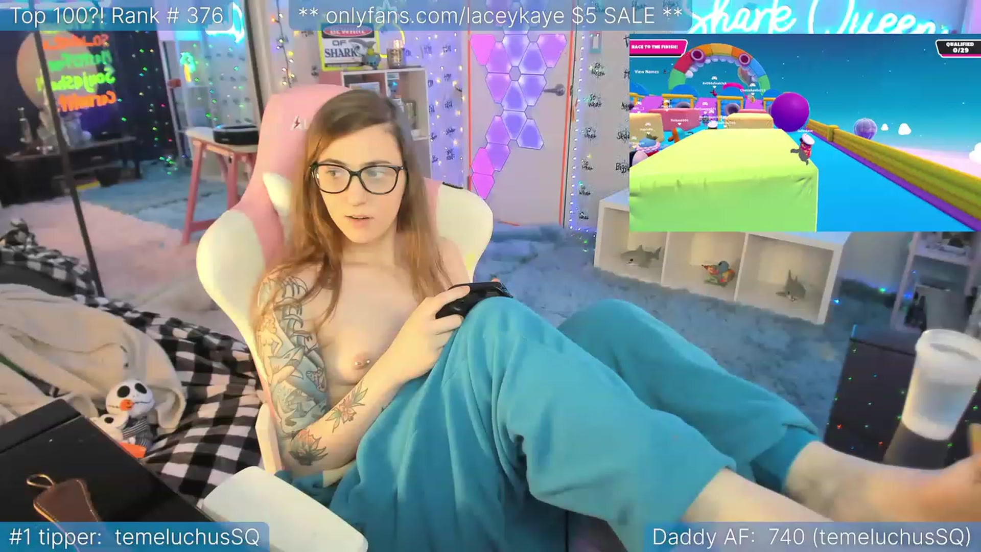 Gallery image thumbnail from TheSharkQueen's myfreecams stream on, 01/19/2023, 05:30 image 2 of 20