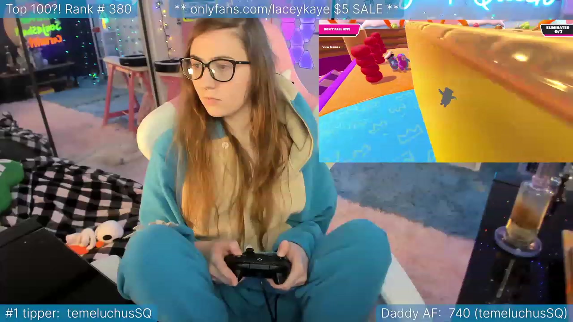 Gallery image thumbnail from TheSharkQueen's myfreecams stream on, 01/19/2023, 05:30 image 14 of 20