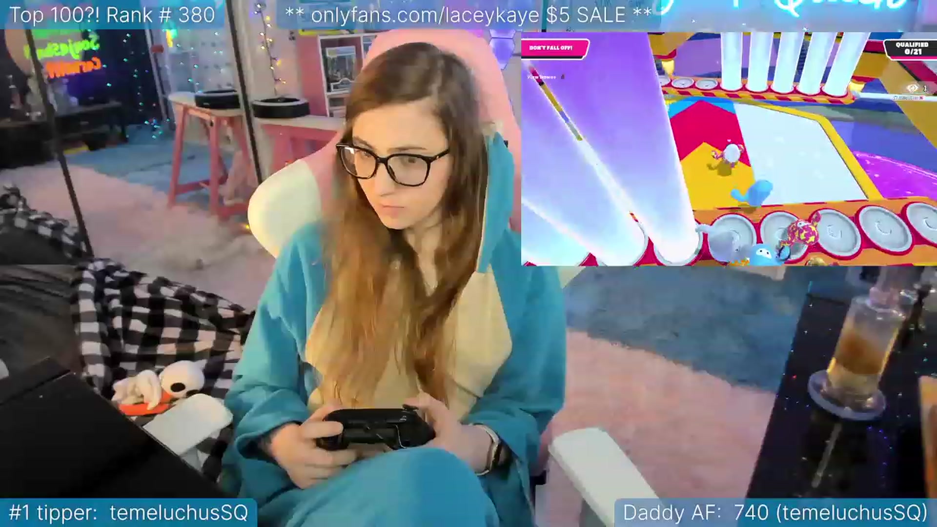 Gallery image thumbnail from TheSharkQueen's myfreecams stream on, 01/19/2023, 05:30 image 15 of 20
