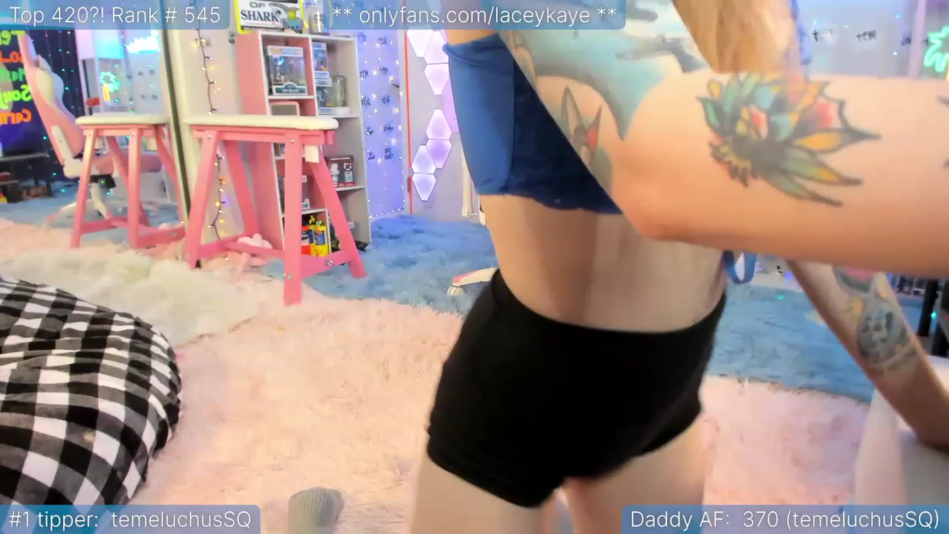 Gallery image thumbnail from TheSharkQueen's myfreecams stream on, 02/01/2023, 03:36 image 15 of 20