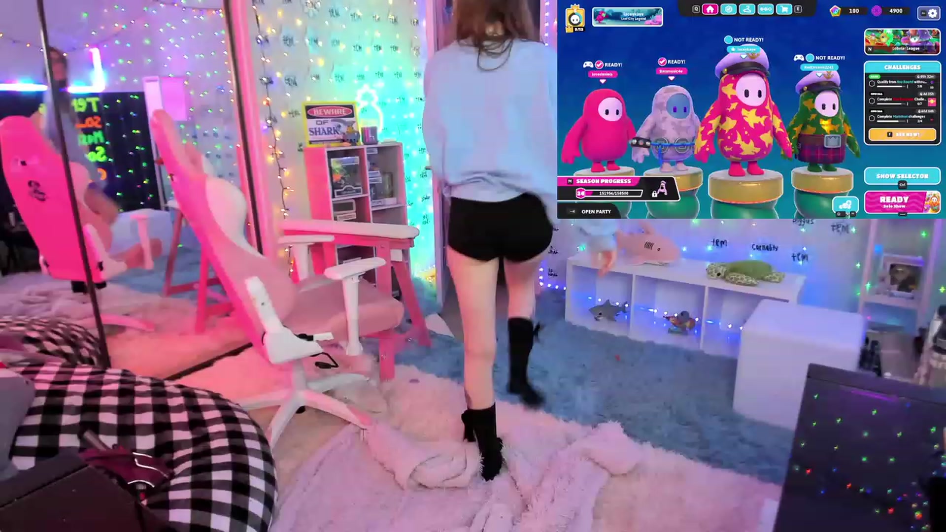Gallery image thumbnail from TheSharkQueen's myfreecams stream on, 02/03/2023, 05:49 image 10 of 20
