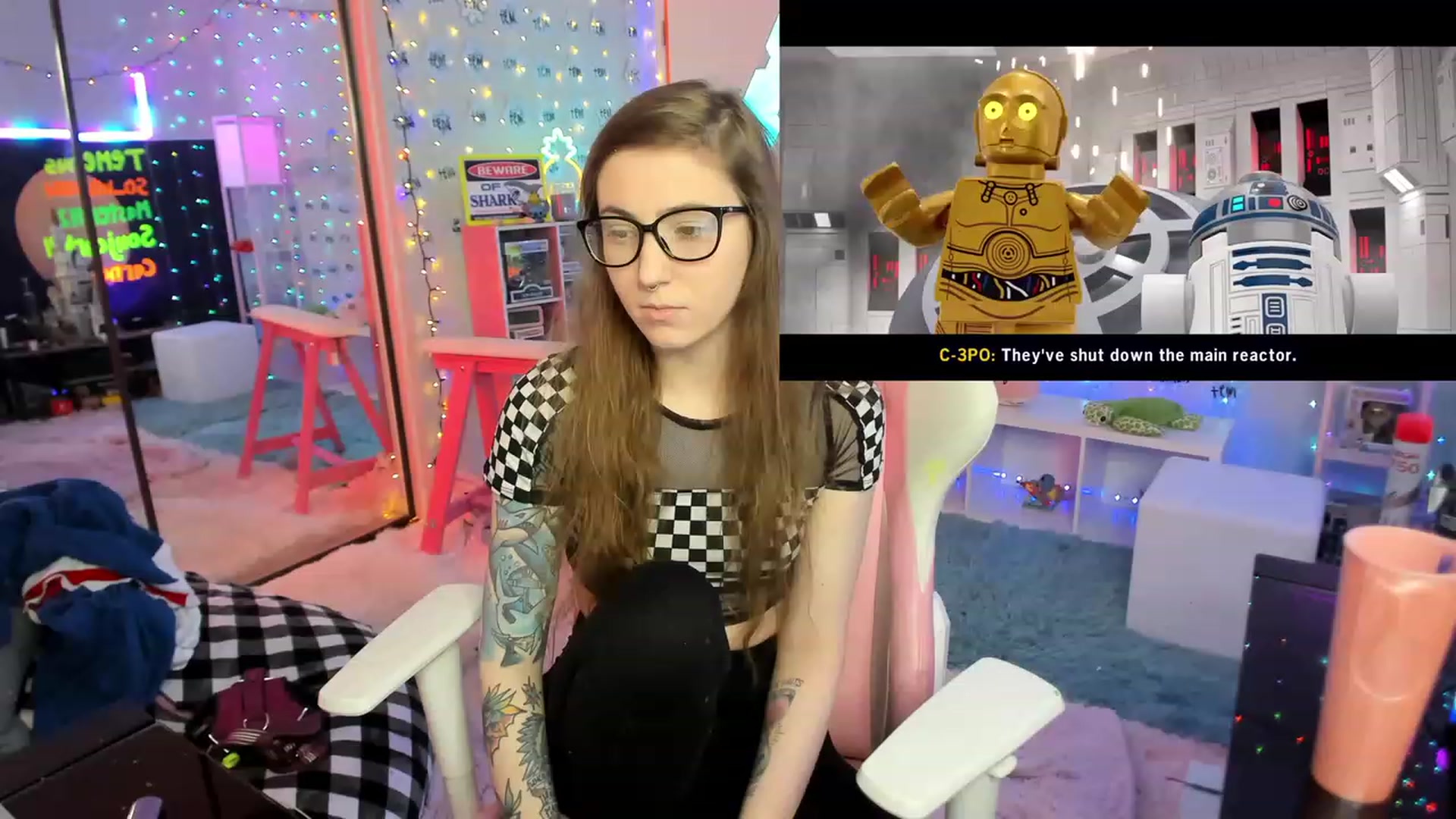 Gallery image thumbnail from TheSharkQueen's myfreecams stream on, 02/04/2023, 03:37 image 7 of 20