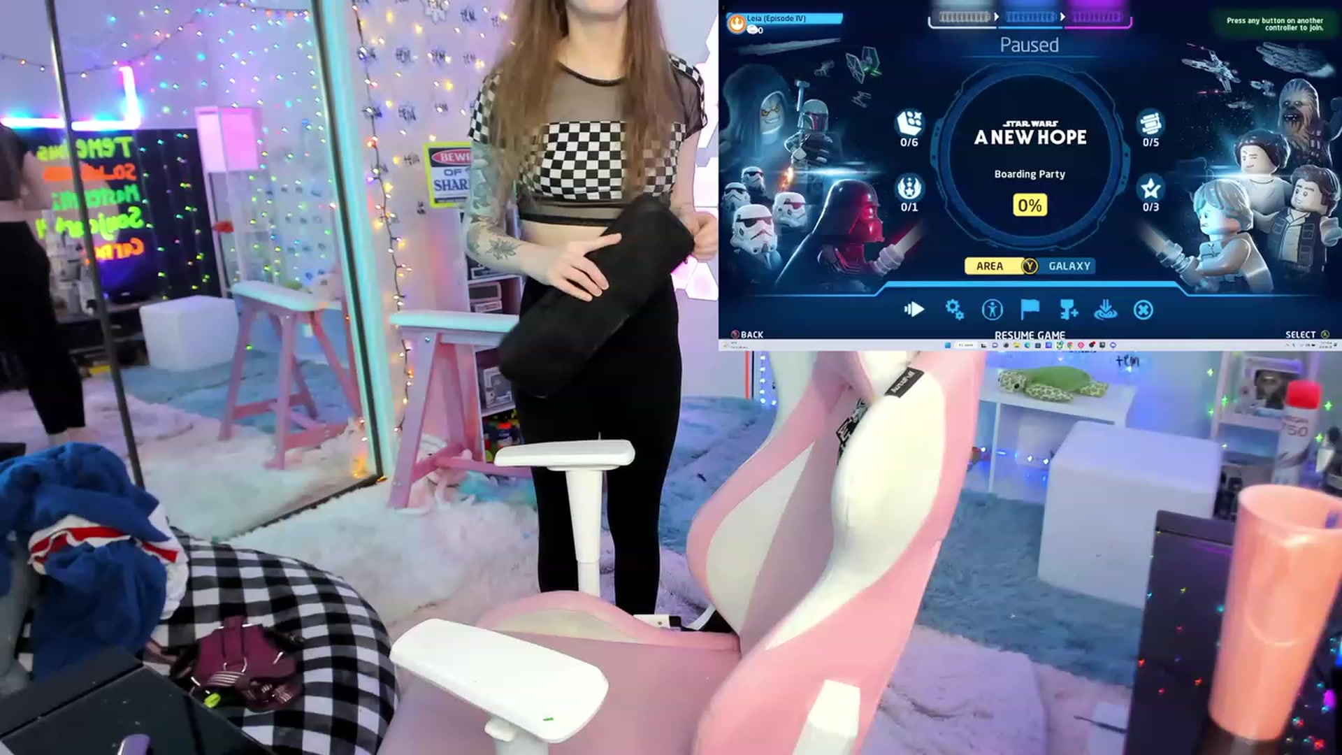 Gallery image thumbnail from TheSharkQueen's myfreecams stream on, 02/04/2023, 03:37 image 8 of 20