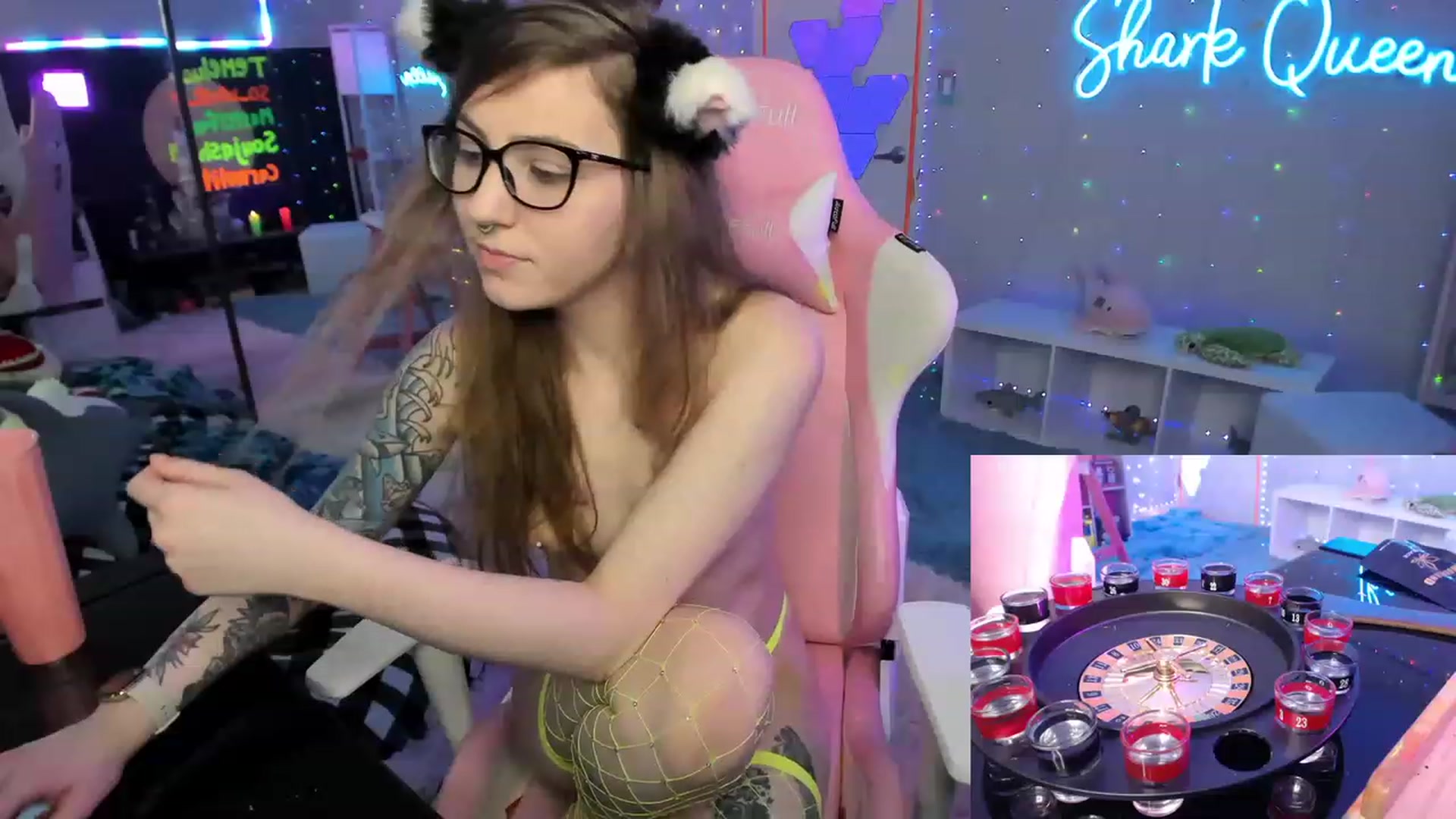 Gallery image thumbnail from TheSharkQueen's myfreecams stream on, 02/11/2023, 04:21 image 6 of 20