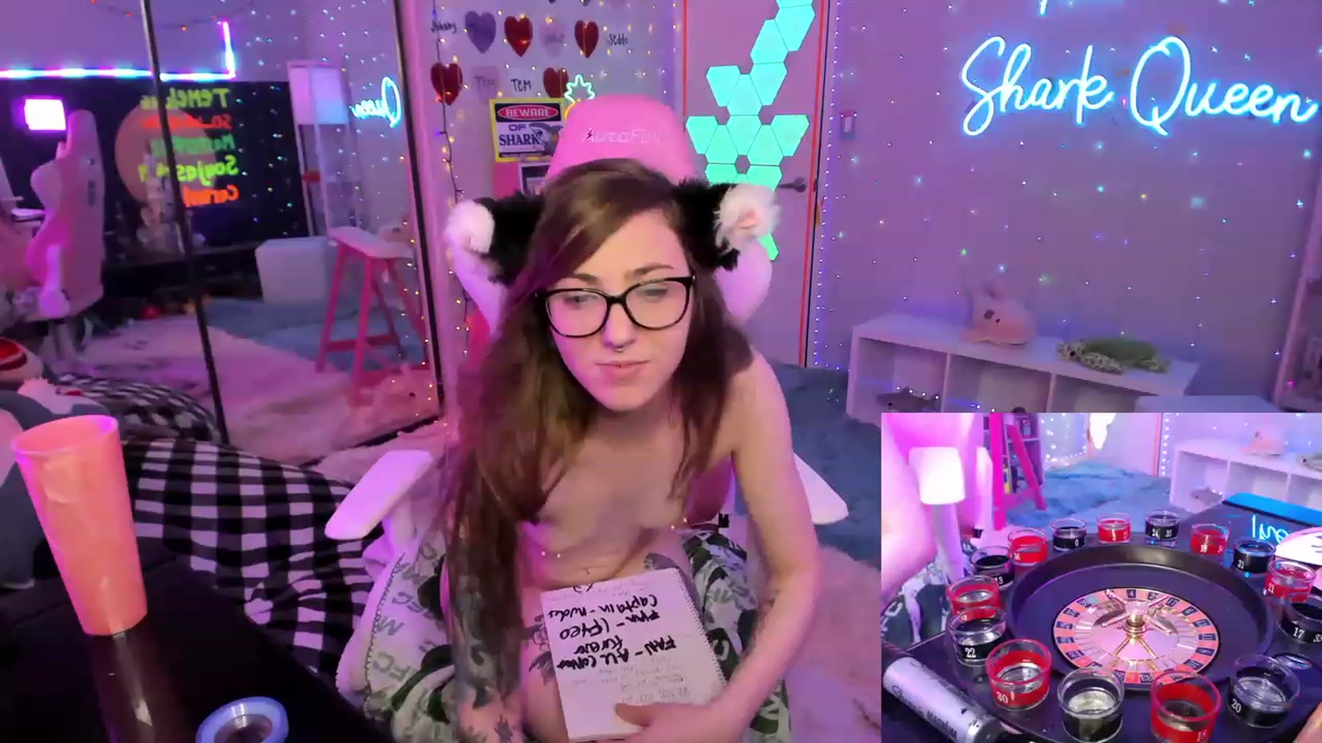 Gallery image thumbnail from TheSharkQueen's myfreecams stream on, 02/11/2023, 06:11 image 17 of 20