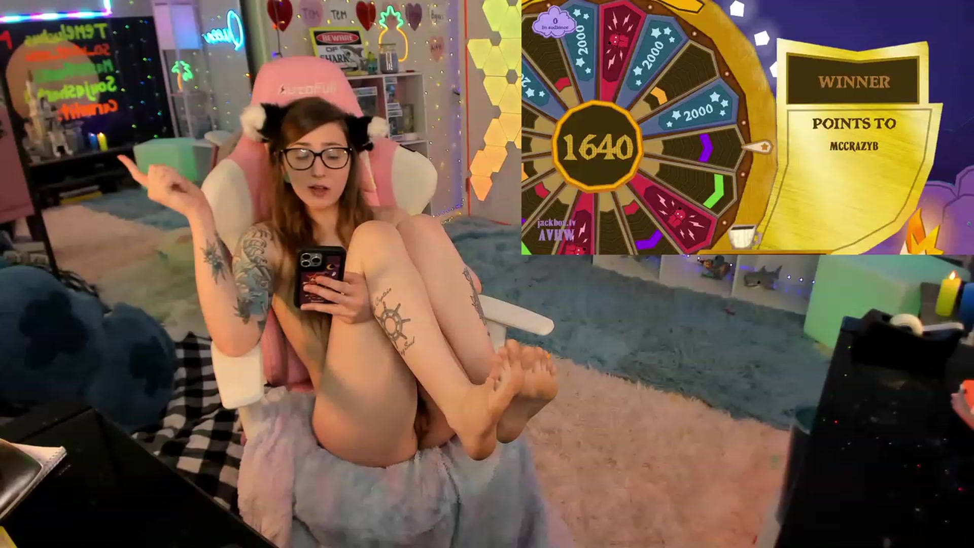 Gallery image thumbnail from TheSharkQueen's myfreecams stream on, 02/26/2023, 05:50 image 6 of 20