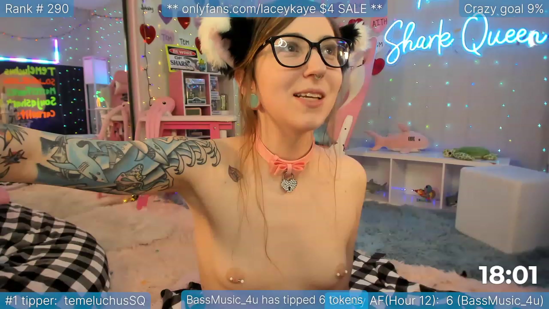 Gallery image thumbnail from TheSharkQueen's myfreecams stream on, 03/01/2023, 08:32 image 11 of 20