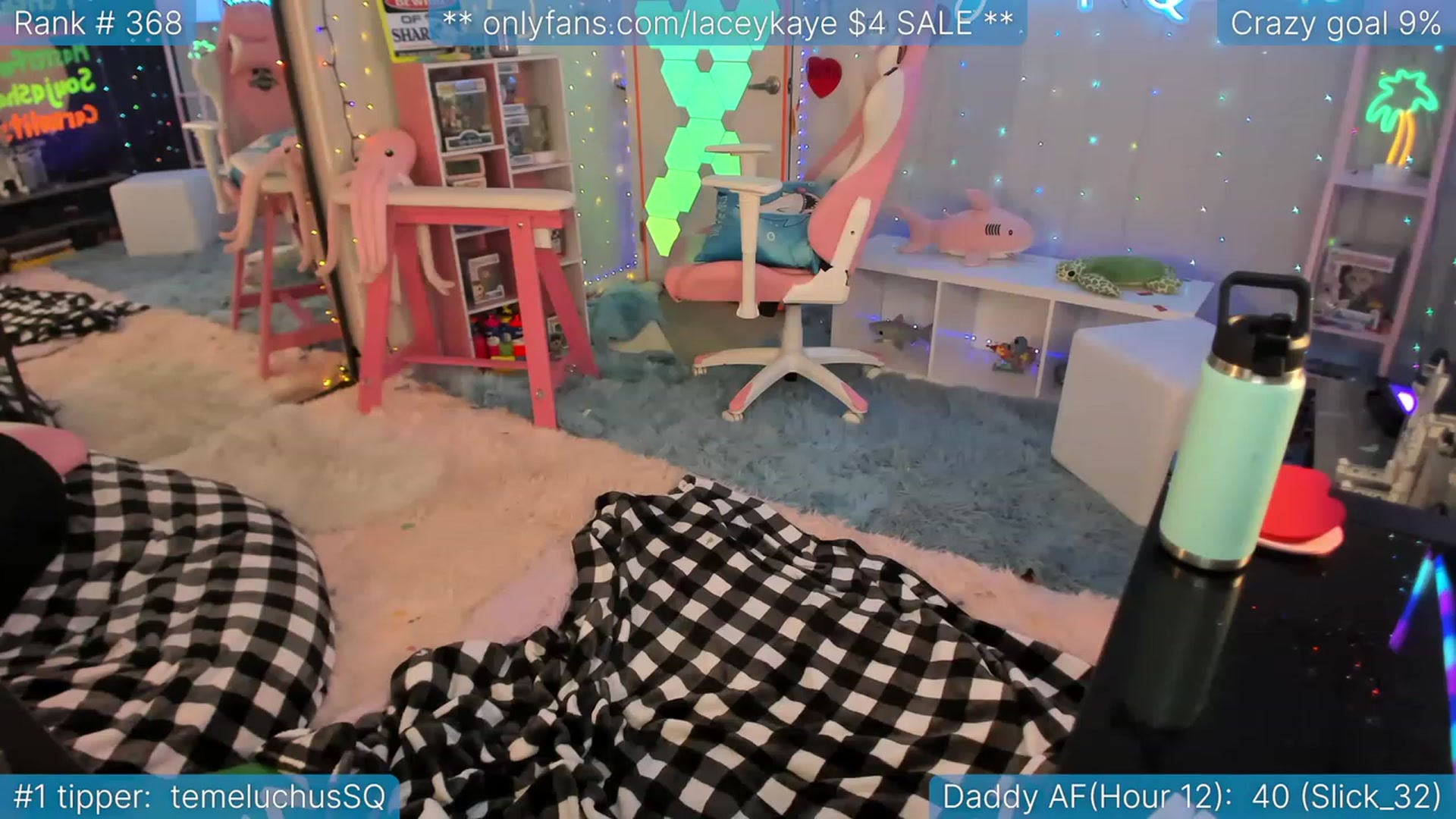 Gallery image thumbnail from TheSharkQueen's myfreecams stream on, 03/01/2023, 09:19 image 4 of 20