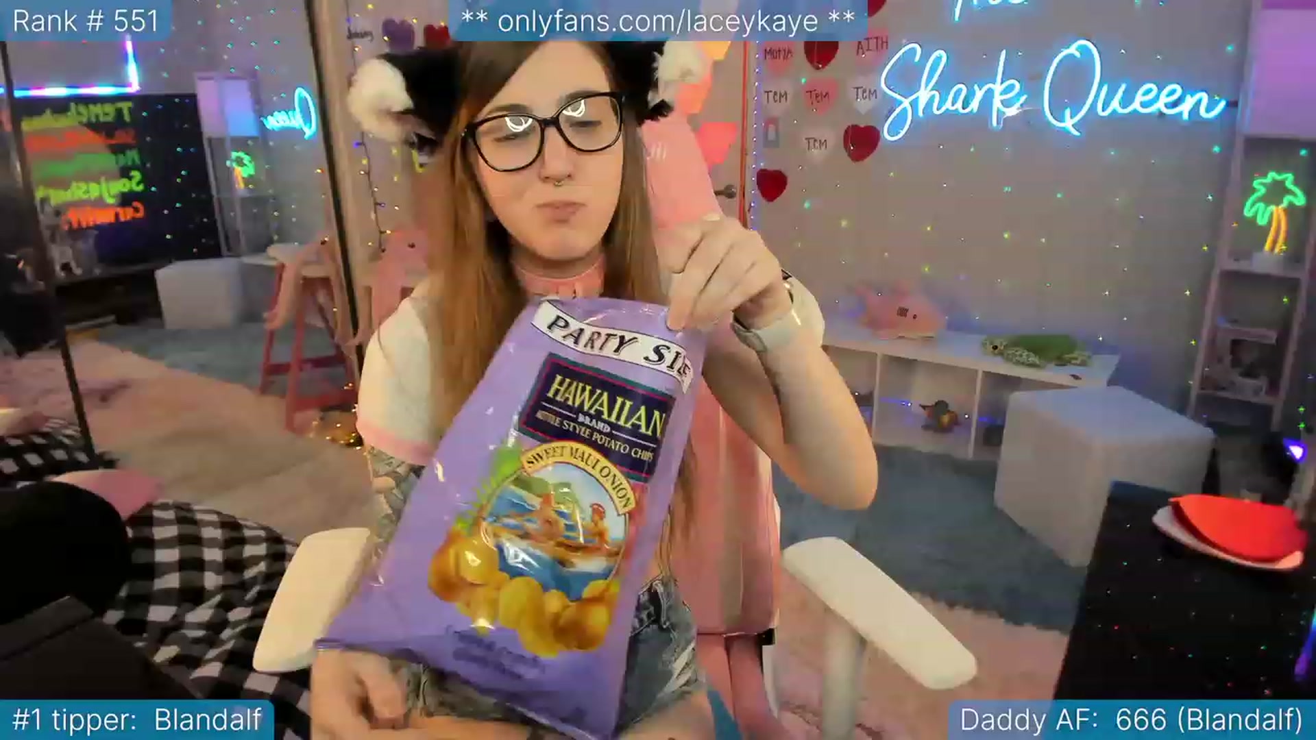 Gallery image thumbnail from TheSharkQueen's myfreecams stream on, 03/02/2023, 02:53 image 18 of 20